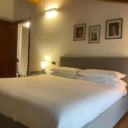 Malpensa Casa Gallery Верджате Экстерьер фото